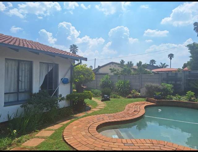 2 BEDROOM HOUSE FOR SALE IN HUNTINGDON